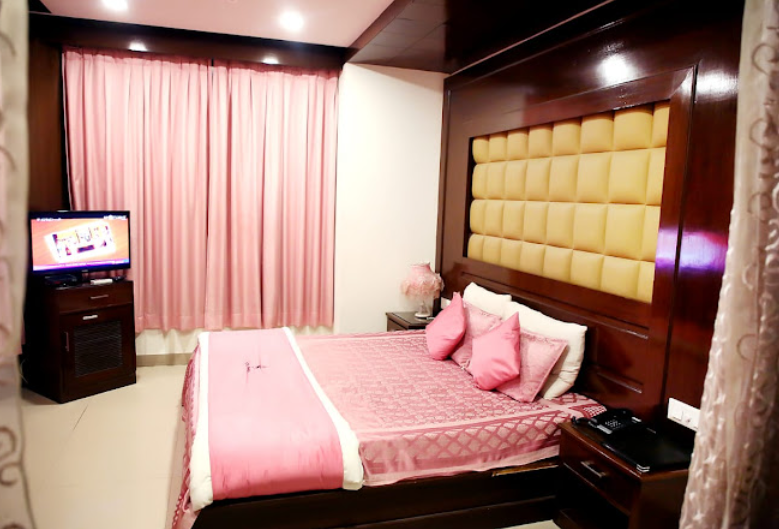 1 x Super Deluxe Room